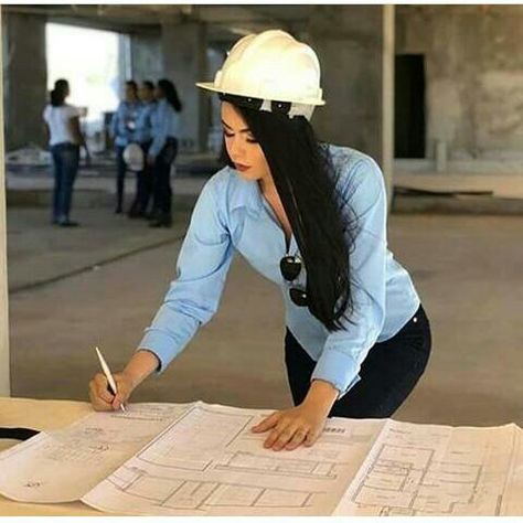 Women In Construction Outfits, Engineer Girl, Construction Outfit, Ing Civil, Female Engineer, Everything She Wants, Career Outfits, Beautiful Photoshoot Ideas, Grad Photoshoot