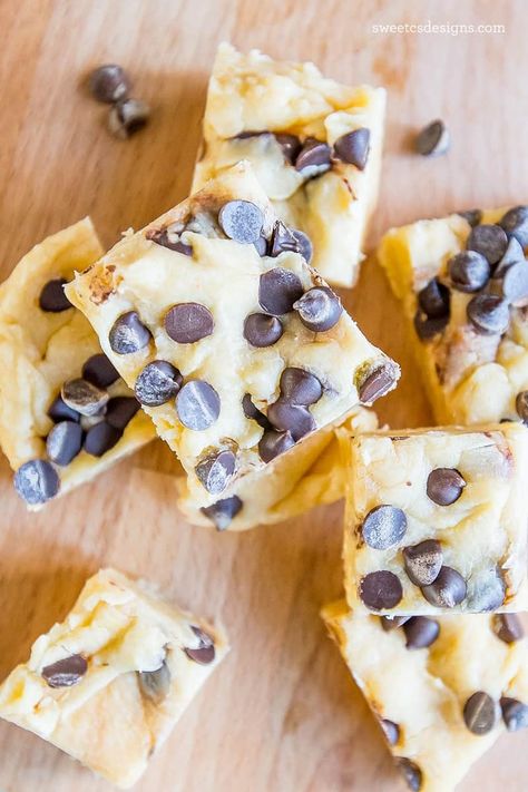 Chocolate chip cookie dough fudge Chocolate Chip Cookie Dough Fudge, Cake Batter Fudge, Yummy Things To Bake, Cookie Dough Fudge, Microwave Fudge, German Chocolate Cake, Chocolate Chip Cookie Dough, Fudge Recipes, Chocolate Chip Cookie