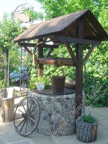 Well Cover Ideas Outdoor, Water Well House, Wishing Well Garden, Well Pump Cover, Modern Fencing, Country Cottage Garden, Pump Cover, Garden Gazebo, Water Features In The Garden