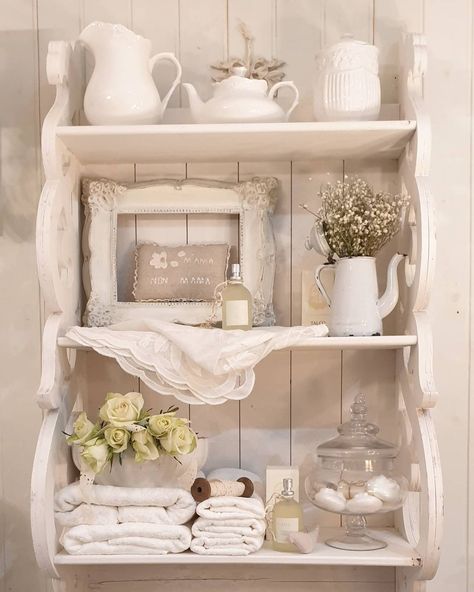 Arredo 💜 Provenzale Pianezza on Instagram: “Shabby chic 🏠 Pianezza To 🤍 L'eleganza del bianco 🤍 Etagere mis 118x62 prof 32 per informazioni in direct #arredoprovenzalepianezza…” Cottage Style Decor, Cottage Style, Shabby Chic, Cottage, Sweet Home