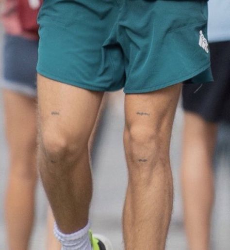 Small Thigh Tattoos, Thigh Tattoo Men, Tricep Tattoos, Simple Tattoos For Guys, Harry Styles Tattoos, Literary Tattoos, Circle Tattoo, Circle Tattoos, Tattoo Reference