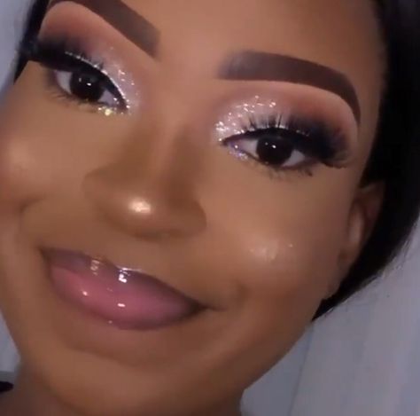 Rose Gold Makeup Black Women, Silver Natural Glam Makeup Black Women, Prom Make Up For Black Women, Pink And Gold Wedding Makeup, Sweet 16 Make Up Looks, Diamond Glam Makeup, Silver Glitter Makeup Looks Black Women, Natural Birthday Glam Makeup Black Women, Baddie Prom Makeup Looks