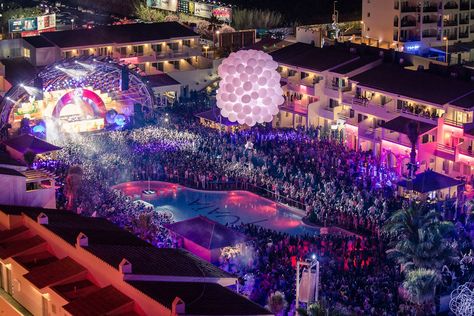 All you need to know about clubbing in Ibiza, from the best clubs and parties to useful info on prices, transportation, and what’s on where. Ibiza Pool Party, Ibiza Nightclub, Spain Party, Ibiza Clubs, Techno Club, Ibiza Island, Ibiza Party, Ibiza Travel, Spain Photography