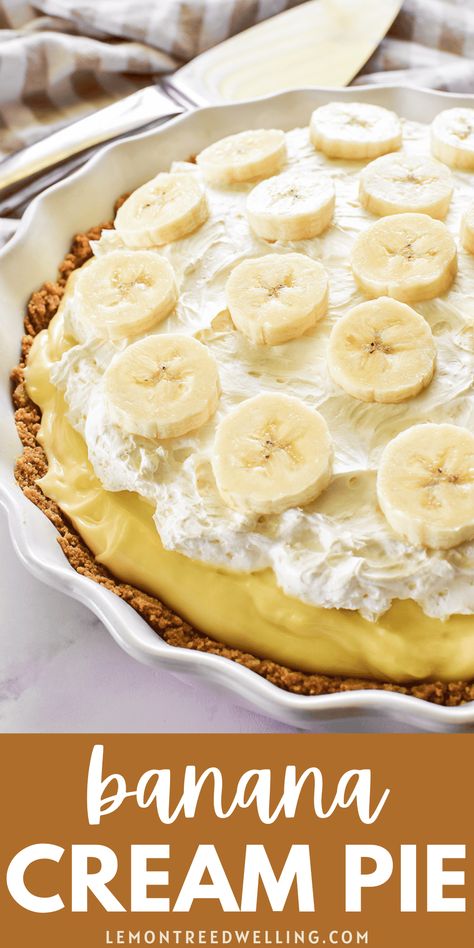 Rich, creamy Banana Cream Pie with the most decadent cream cheese topping! This pie comes together in just 3 easy steps and makes a delicious dessert for all your special occasions! Banana Cream Pie Recipe With Pudding, Banana Pie Recipe, Banana Creme Pie, Homemade Banana Cream Pie, Easy Cream Pie, Recipes Using Cream Cheese, Easy Banana Cream Pie, Dutch Apple Pie Recipe, Banana Cream Pie Recipe