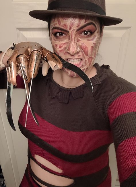 Cosplay Freddy Krueger Nightmare on Elm Street
Makeup Freddy Krueger Cosplay, Freddy Krueger Makeup, Dead By Daylight, Elm Street, Nightmare On Elm Street, Freddy Krueger, Cosplay Makeup, Costume Ideas, Halloween Costume