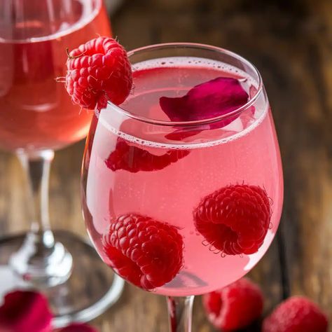 Raspberry Rose Mocktail Rose Mocktail Recipe, Raspberry Mocktail Recipe, Pink Mocktails Non Alcoholic, Summer Mocktails, Raspberry Puree, Raspberry Rose, Mocktail Recipe, Summer Refreshments, Fruit Punch