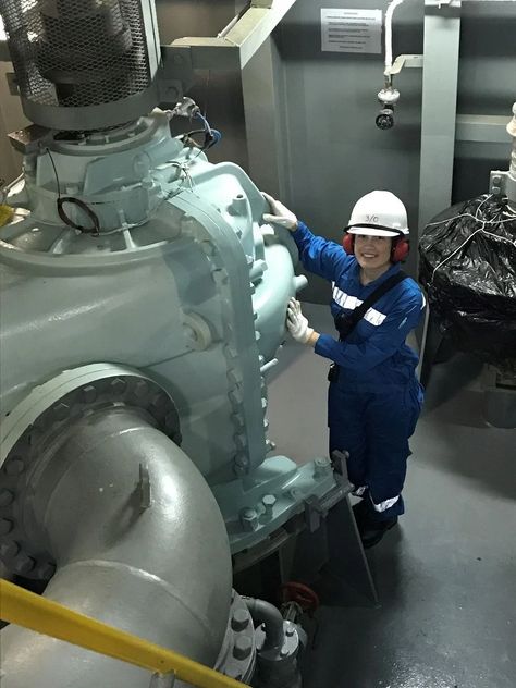 Engineer Girl, Marine Engineer, Underwater Welding, Mechatronics Engineering, Mechanic Engineering, Marine Engineering, Career Vision Board, Chain Of Command, Merchant Navy