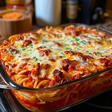 Million Dollar Spaghetti Casserole - Easy DIY Recipes Million Dollar Spaghetti Casserole, Spaghetti Casserole Recipe, Cream Corn Casserole, Easy Macaroni Salad, Million Dollar Spaghetti, Baked Spaghetti Recipe, Easy Macaroni, Casserole Easy, Pork Chop Dinner