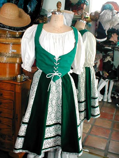 Irish woman Irish Culture Fashion, Irish Costume Women, Ireland Traditional Dress, Traditional Irish Clothing Woman Ireland, Irish Culture Clothing, Heritage Outfits, Traditional Irish Clothing, Irish Outfit, Irish Costume