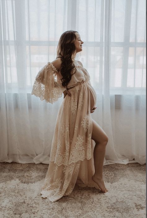 Maternity Photo Shoot Dress, Prego Pics, Maternity Shoot Outfit, Studio Maternity Shoot, Summer Pregnancy Outfits, Pregnancy Photo Shoot, Boho Maternity Dress, Maternity Dresses Photography, Dresses Photography