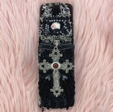 Emo Flip Phone, Bejeweled Flip Phone, Bling Flip Phone, Fliphones Aesthetic, Decorated Flip Phone, Gyaru Flip Phone, 2000s Flip Phone Aesthetic, Bedazzled Flip Phone, Gyaru Phone