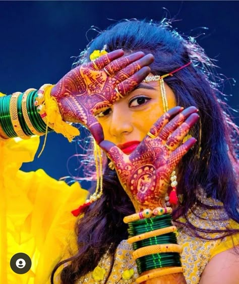 Haldi Photography Ideas, Haldi Poses For Bride, Haldi Photoshoot, Haldi Ceremony Outfit, Indian Bride Poses, Indian Bride Photography Poses, Sisters Photoshoot Poses, Indian Wedding Poses, Bride Photos Poses