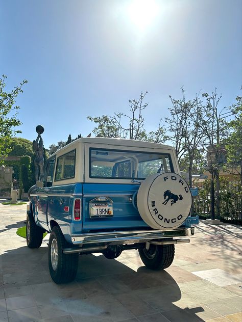 Cars, blue ford, ford bronco, coastal aesthetic Bronco Ford Vintage, Bronco Ford Aesthetic, Blue Ford Bronco Aesthetic, Vintage Bronco Ford, Light Blue Bronco, Baby Blue Bronco, Vintage Ford Bronco Aesthetic, Blue Ford Bronco, Ford Bronco Aesthetic