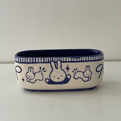 Kpop Ceramics Ideas, Ceramic Ideas Cute, Miffy Pottery Painting, Aesthetic Ceramics Ideas, Cute Pottery Ideas Painting, Ceramic Bowls Ideas, Ceramics Ideas Pottery Bowls, Miffy Mug, Miffy Pottery