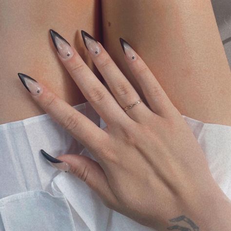 Stiletto Nails Black, Nails Black French Tip, Nails Black French, Black Nail Tips, Black French Tip Nails, Nude Acrylic Nails, Black French Nails, Acrylic Nails Stiletto, Black French Tip