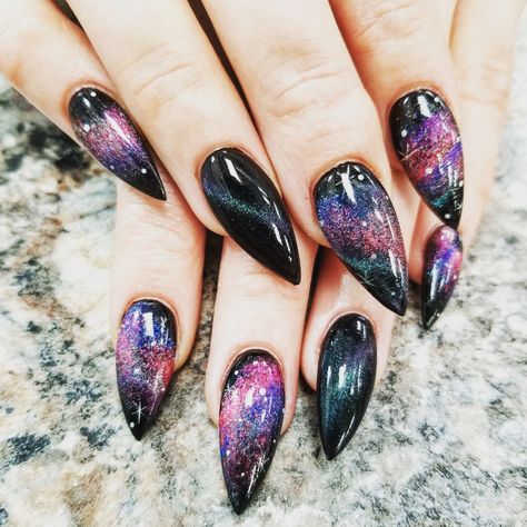 Galaxy stiletto nails Space Almond Nails, Galaxy Almond Nails, Egirl Nails, Galaxy Nail, Stiletto Nails Short, Galaxy Nail Art, Pedi Ideas, Shellac Manicure, French Manicures