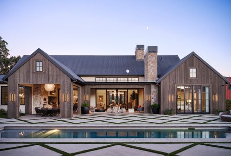 Modern Farmhouse in Rutherford, CA - Farmhouse - Exterior - San Francisco - by Michael Hospelt Photography | Houzz Country House Exterior, Modern Farmhouse Ranch, Stylish Room Decor, Modern Ranch House, Farmhouse Architecture, Rustic Exterior, Modern Mountain Home, Modern Barn House, Modern Ranch