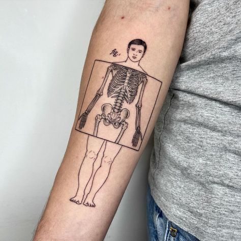 Michele Volpi ⋆ tattoo artist on Instagram: ““Lezione di radiologia” (video no-filter a dx) / “Lesson in radiology” (no-filter video on the right) Thank you so much Francesco, it was…” Radiology Tattoo, Ray Tattoo, Radiology, Tattoo Inspo, Artist On Instagram, Be Kind To Yourself, Tattoo Artist, Thank You So Much, Geometric Tattoo