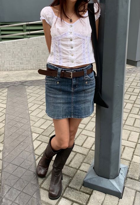 #outfit downtown girl Miniskirt Outfits Denim, Summer Jean Skirt Outfits, Y2k Downtown Girl Outfits, Outfit Inspo School Summer, Jean Skirt Outfits Aesthetic, Downtown Summer Outfits, Downtown Girl Summer Outfits, Downtown Girl Summer, Buckle Boots Outfit