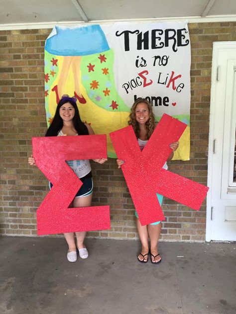 Sigma Kappa Sorority Bid Day #SigmaKappa #DoveLove #ΣΚ #GoGreek #GoGreΣΚ Cute Sorority PR Bid Day  Ideas |  | Sigma Kappa Sorority at University of Nebraska Omaha | Recruitment Sigma Kappa Bid Day, Kappa Bid Day, Bid Day Ideas, Kappa Sorority, Sigma Kappa Sorority, Sorority Pr, Sorority Bid Day, Bid Day Themes, Go Greek