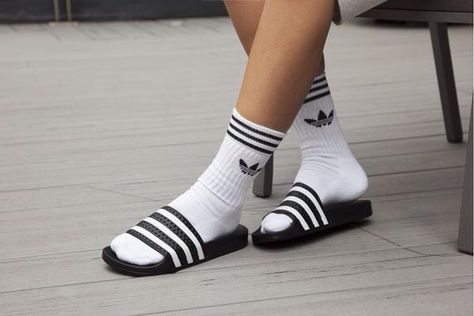 Summer outfit. Discover and shop the latest women fashion running shoes* celebrity* street style* outfit ideas you love on official shoes store.$21 - $85.9 Now. More Adidas Socks Outfit Woman, Adidas Slides Womens Outfit, Iridescent Jacket, Nikes Womens, Nikes Shoes, Looks Adidas, Lace Espadrilles, Adidas Casual, Sneaker Outfits