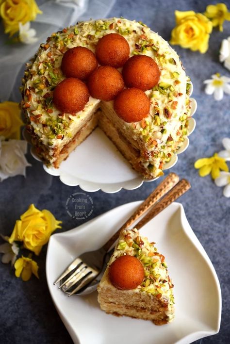 Eggless Gulab Jamun Cake Recipe, Gulag Jamun Cake, Indian Cake Recipe, Gulab Jamun Cake Recipe, Gulab Jamun Cake, Indian Cakes, Fusion Desserts, Indian Mithai, Indian Cake