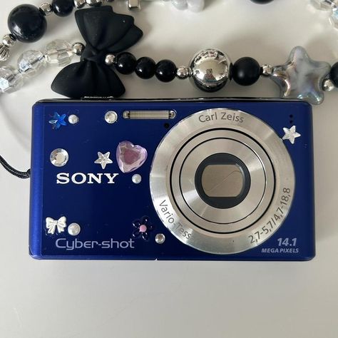 Blue Digital Camera, Decorating Digital Camera, Sony Cybershot Camera, 2000s Camera, Digital Camera Pictures, Digi Camera, Digital Camera Photos, Digital Camera Aesthetic, Blue Camera