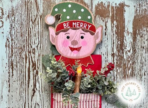 Easy Dollar Tree Elf Head Craft for Christmas Dollar Tree Elf, Dollar Tree Elves, Craft For Christmas, Creative Napkins, Colored Chalk, Elf Ornaments, Christmas Charms, Craft Tutorial, Cardboard Crafts