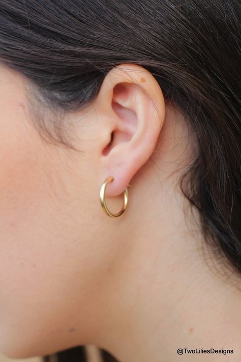 Diy Gold Earrings, Jewel Makeup, Jewel Hair, Styling Jewelry, Simple Gold Earrings, Jewel Dress, Small Business Boutique, Nail Makeup, Business Boutique