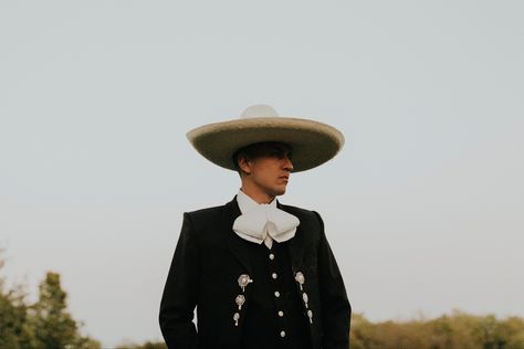 Charro Groomsmen, White Mariachi Wedding, Charro Wedding Groom, Mexican Charro Wedding, Black Charro Suit, White Charro Suit, Mariachi Wedding Photos, Charro Suit, Charro Wedding