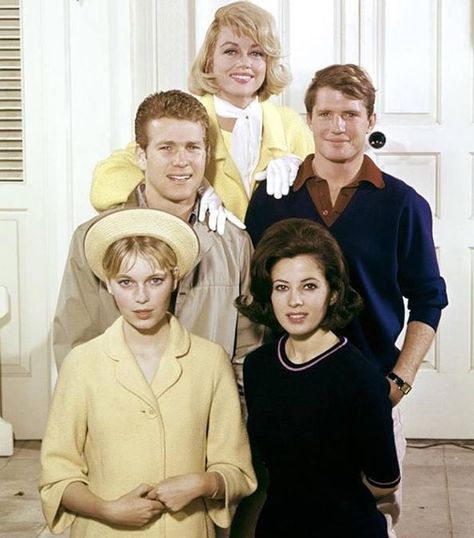 Peyton Place Barbara Parkins, Peyton Place, Mia Farrow, Vintage Food, Tv Network, Valley Of The Dolls, Mia 3, Old Tv Shows, Vintage Tv