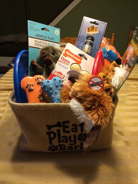 Pet/ Dog Basket, Men's Raffle Basket Gift Basket Ideas Auction, Pet Basket For Raffle, Dog Theme Raffle Basket, Dog Themed Raffle Basket Ideas, Jack And Jill Basket Raffle Ideas, Dog Birthday Gift Basket, Pet Basket Ideas, Pet Raffle Basket Ideas, Dog Christmas Gifts Basket