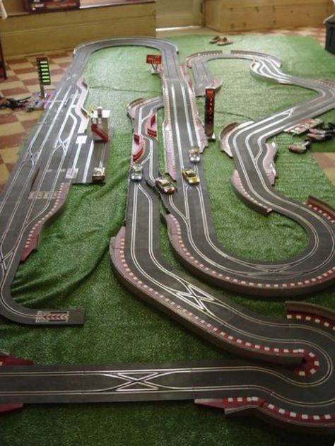 Scalextric Digital, Carrera Slot Cars, Scalextric Track, Afx Slot Cars, Race Car Sets, Slot Car Race Track, Slot Car Sets, Car Table, Scalextric Cars