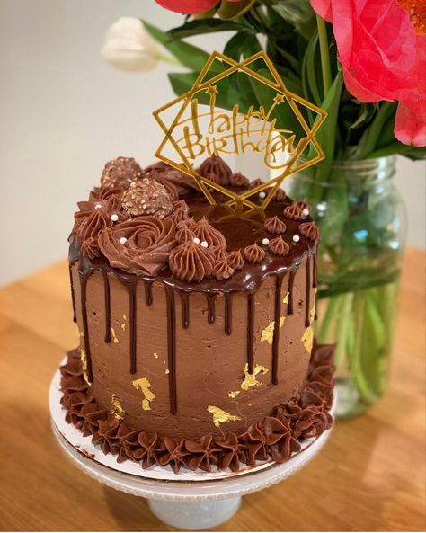 Chocolate Drip Cake Birthday, Happy Birthday Chocolate Cake, Birthday Drip Cake, Chocolate Drip Cake, Chocolate Drip, Easy Cake Decorating, Drip Cakes, Girl Cakes, Easy Cake