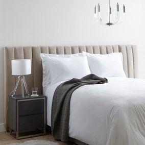 Oversized Headboard, Hotel Headboard, Elegant Headboard, Design Bed, Headboard Styles, Luxurious Hotel, Hotel Interior Design, Hotel Bed, Up House