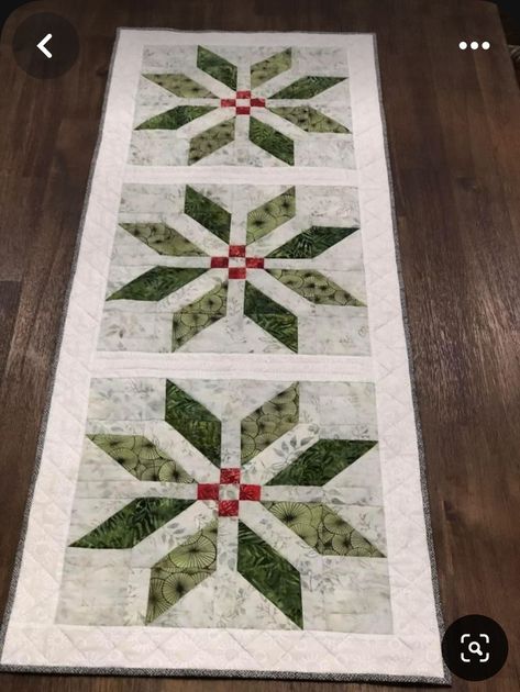 Christmas Runners, Placemat Ideas, Quilted Runners, Christmas Table Runner Pattern, Christmas Quilting Projects, Quilted Table Runners Christmas, Christmas Quilt Blocks, Table Topper Patterns, Christmas Decs