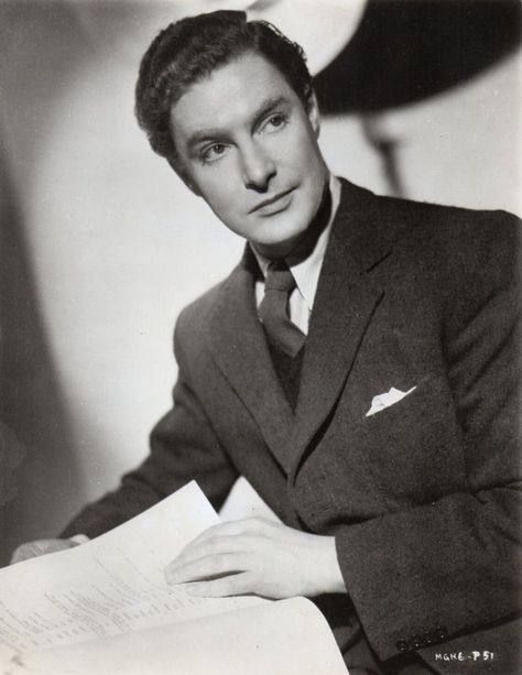 Robert Donat, Masculine Elegance, Best Actor Oscar, Robert Montgomery, Classic Actors, Classic Film Stars, Actors Male, Most Handsome Actors, Hollywood Actors