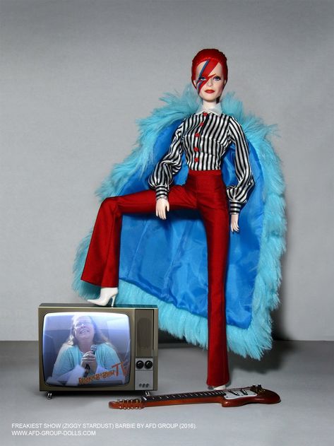 Linda Kyaw — The Fashion Doll Chronicles — Fashion Doll Chronicles David Bowie Barbie, David Bowie Outfits, Ziggy Stardust Costume, David Bowie Costume, Angela Bowie, Duncan Jones, David Bowie Fashion, Concert Ideas, Couple Costumes