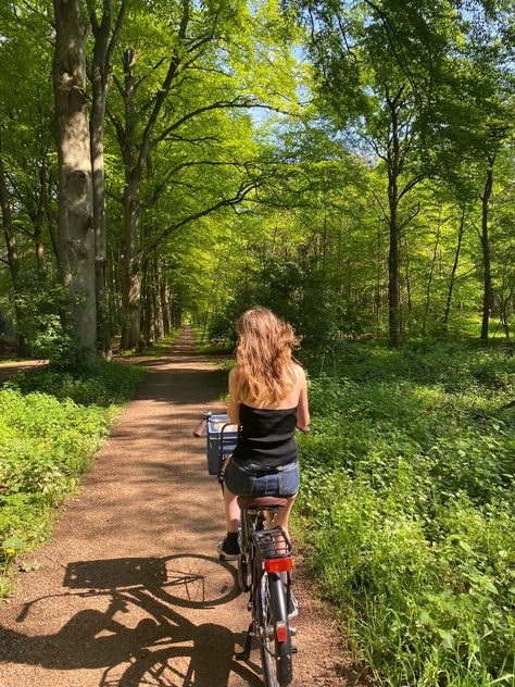 Windows Xp Wallpaper, Puffy Clouds, Quiet Girl, Spring Inspo, Spring Boards, Spring Girl, Spring Mood, Spring Aesthetic, Spring Vibes