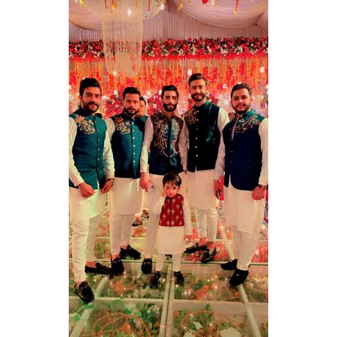 Boys Mehndi Dresses Pakistani, Mehndi Dress For Boys, Sehar Khan, Mehandi Dress, Brother Wedding, Man Dress Design, Indian Wedding Clothes For Men, Mehndi Outfit, Formal Dresses For Men