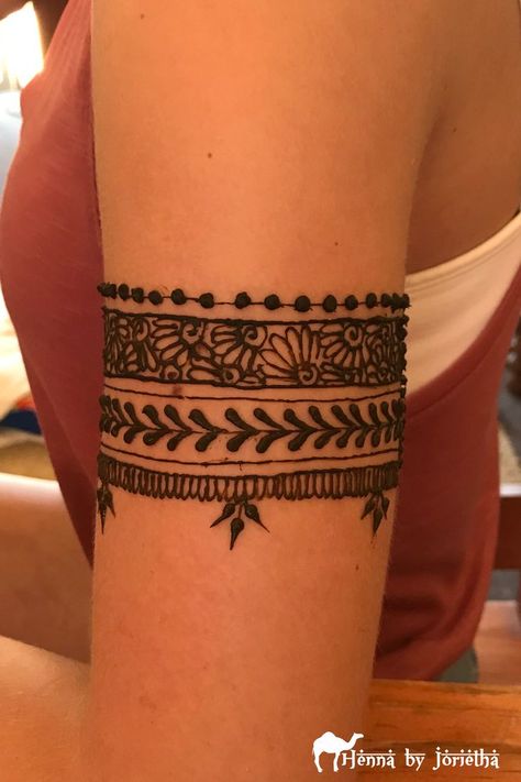 49 Unique Sagittarius Tattoos with Meaning Henna Motive, Henna Designs Arm, Thigh Henna, Henna Tattoo Designs Arm, Small Henna Tattoos, Henne Tattoo, Wrist Henna, Cute Henna Designs, Cute Henna Tattoos