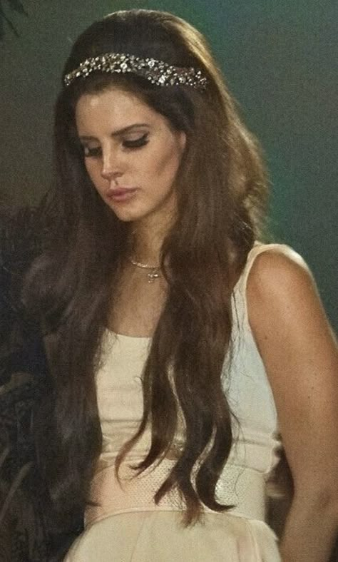 Hair Diamonds, Ride Lana Del Rey, Lana Del Rey Love, Lana Rey, Elizabeth Grant, Hair Crown, Queen Sheets, Lana Del Ray, Auburn Hair