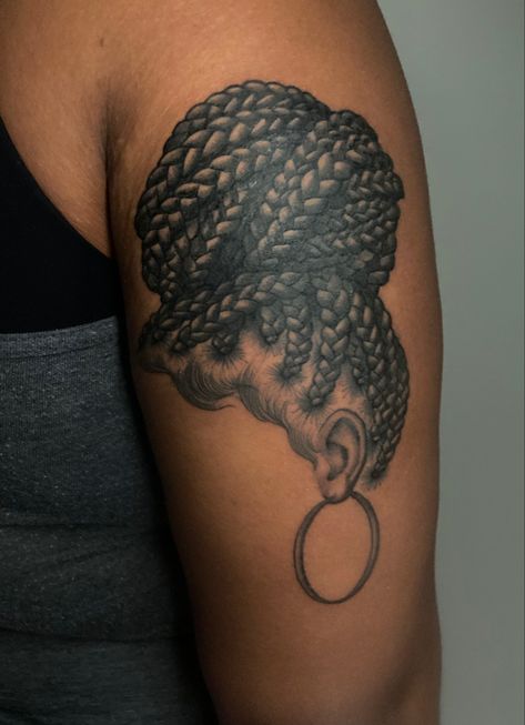 Tattoo Of Black Woman With Locs, Locs Tattoos Ideas, Black Woman Tattoo Design, Tattoo Of Black Woman, Black People With Tattoos, Tattoos Of Black Women, Afro Americana Tattoo, Black People Tattoos Dark Skin, Rib Tattoos For Women Cover Up