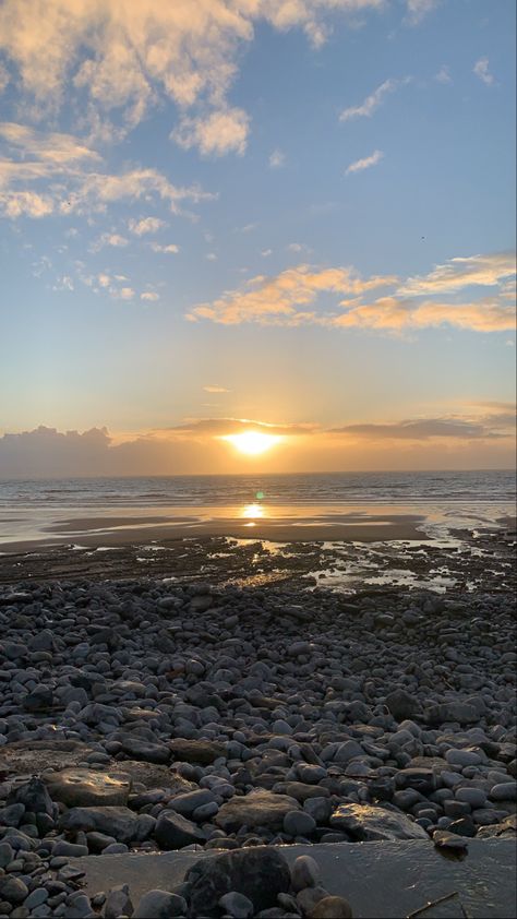 #wales #beach #beachvibes #sunset #sunsetphotography #waves Cute Date Ideas, Sunset Photography, Wales, Beautiful Views