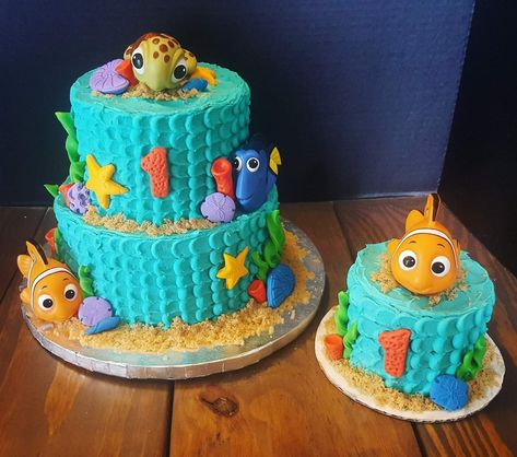 Finding Nemo cake by Cakes by Zoie, Greenwood, IN Finding Nemo Smash Cake First Birthdays, Finding Nemo 1st Birthday Cake, Nemo Cupcake Cake, Dory Cake Ideas, Finding Nemo Pool Party, Nemo Themed Party, Nemo Themed First Birthday, Nemo Smash Cake First Birthdays, Finding Dory First Birthday