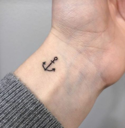 Red And Brown Hair, Henna Hair Dye, Anchor Tattoo Design, The Trend Spotter, Girls Tattoo, Small Tattoos With Meaning, Wrist Tattoos For Guys, Small Tattoos Simple, Anchor Tattoo