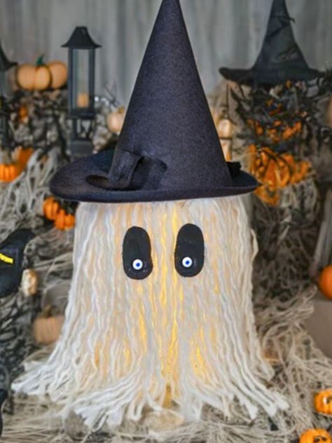 Light Up Mop Ghost Mop Head Ghost Diy, Mop Head Ghost, Mop Ghost, Pool Noodle Candles, Diy Ghost, Spooky Diy, Mops Crafts, Baby Food Jar Crafts, Halloween Door Wreaths