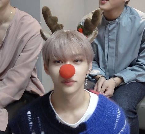 Tout et n'importe quoi avec un point commun : Stray Kids Commandes o… #fanfiction # Fanfiction # amreading # books # wattpad Felix Christmas Pfp, Felix Skz Christmas, Felix Stray Kids Christmas, Felix Christmas Icon, Stray Kids Christmas Pfp, Skz Christmas Pfp, Skz Christmas Icons, Christmas Kpop Pfp, Kpop Christmas Icons Stray Kids