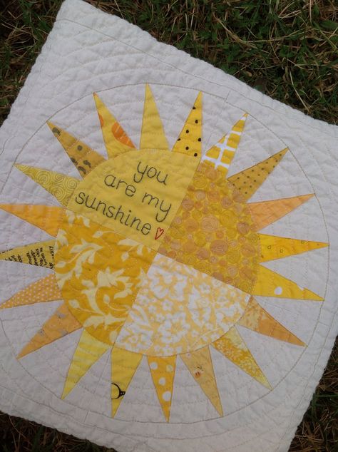 Childrens Quilts, Deco Originale, Quilt Labels, Quilt Baby, Mini Quilts, My Sunshine, Small Quilts, Quilting Crafts, You Are My Sunshine