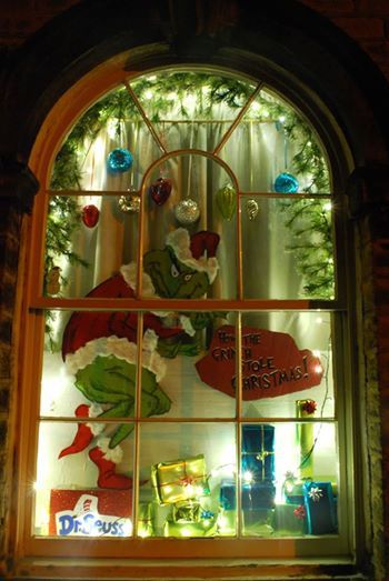 Grinch Christmas Window, Christmas Window Display Home, Christmas Shop Window, Xmas Decorations Diy, Christmas Tree Silhouette, Window Christmas, Christmas Garden Decorations, Christmas Advent Calendar Diy, Outdoor Window